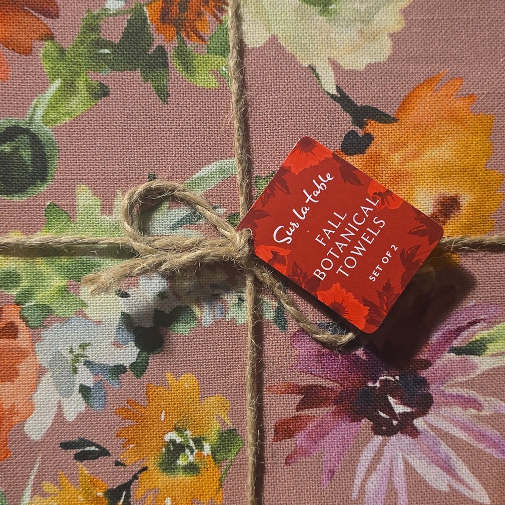 ♥️BUY 2 GET 1 FREE Sur La Table Fall Botanical Towels, Set of 2, Retail $29.95 - Picture 4 of 8